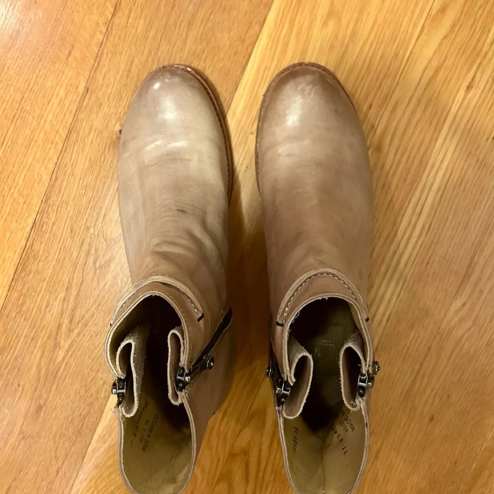 Frye Beige Ankle Booties with Zippers, 11 B - Picture 3 of 8